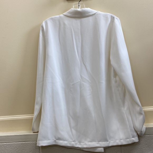 Elodie NWT women’s small white A-line button front jacket - Picture 4 of 4